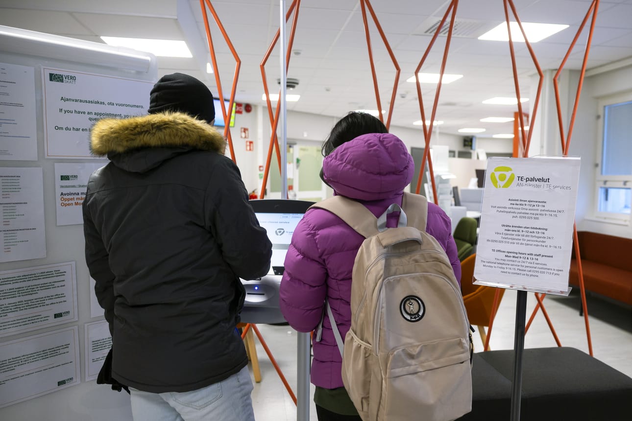 Palosaaren virastotalolla Vaasassa voi asioida työllisyysasioissa kuten ennenkin. Ilman ajanvarausta se onnistuu enää vain tiistaista torstaihin kello 9-15. Arkistokuva.