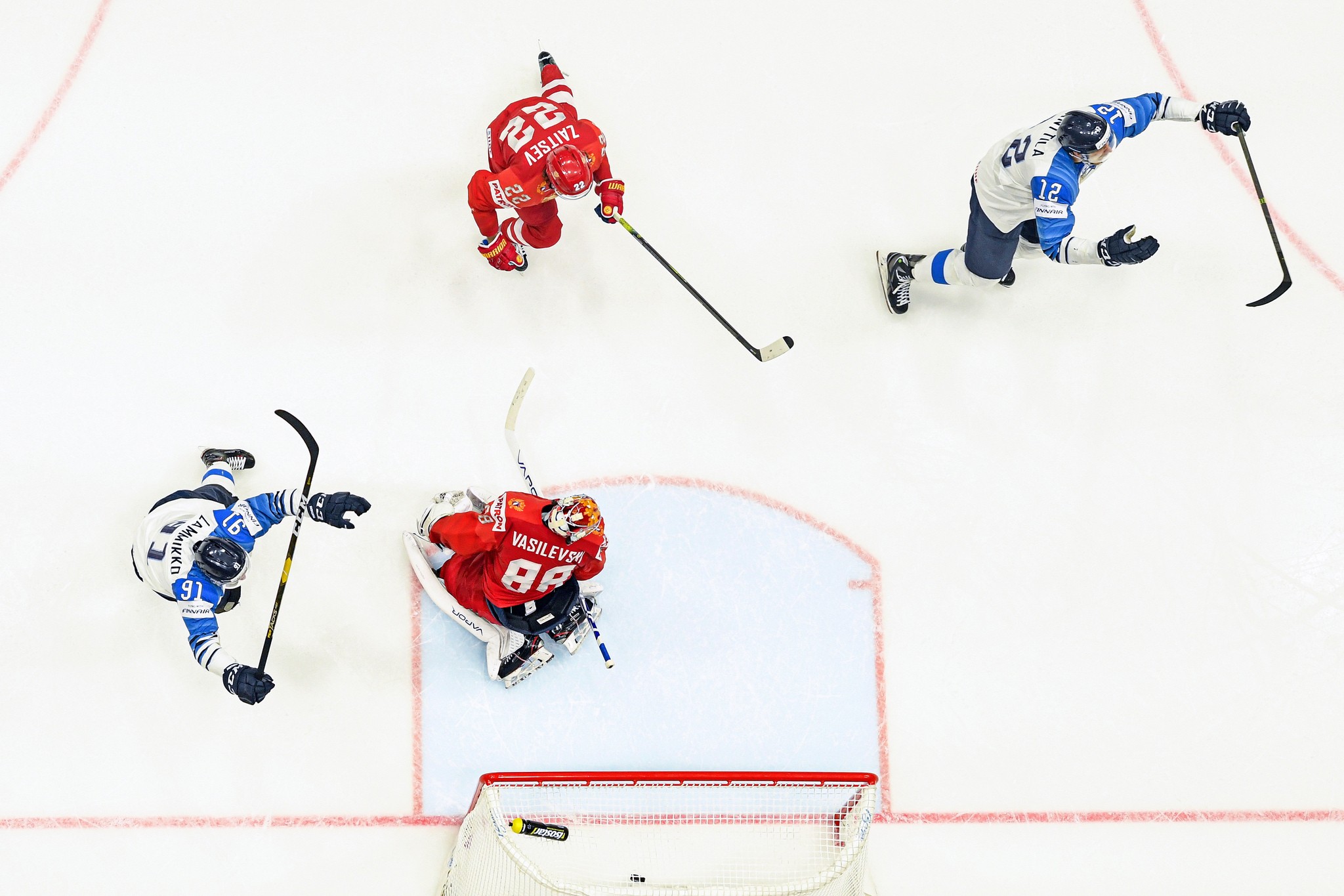 Marko Anttila tuuletti villisti Venäjä-ottelussa tekemäänsä 1-0-maalia, joka jäi ottelun voittomaaliksi.