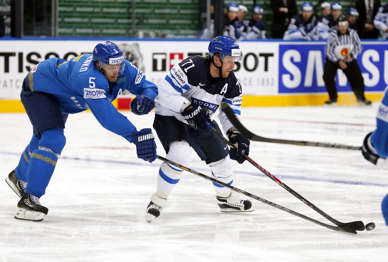 Leo Komarov (vas.) on ollut vuosikausien ajan maajoukkueen vakiomiehiä kolmos- tai nelosketjussa, eikä hänen vauhtinsa hidastunut tälläkään kaudella.