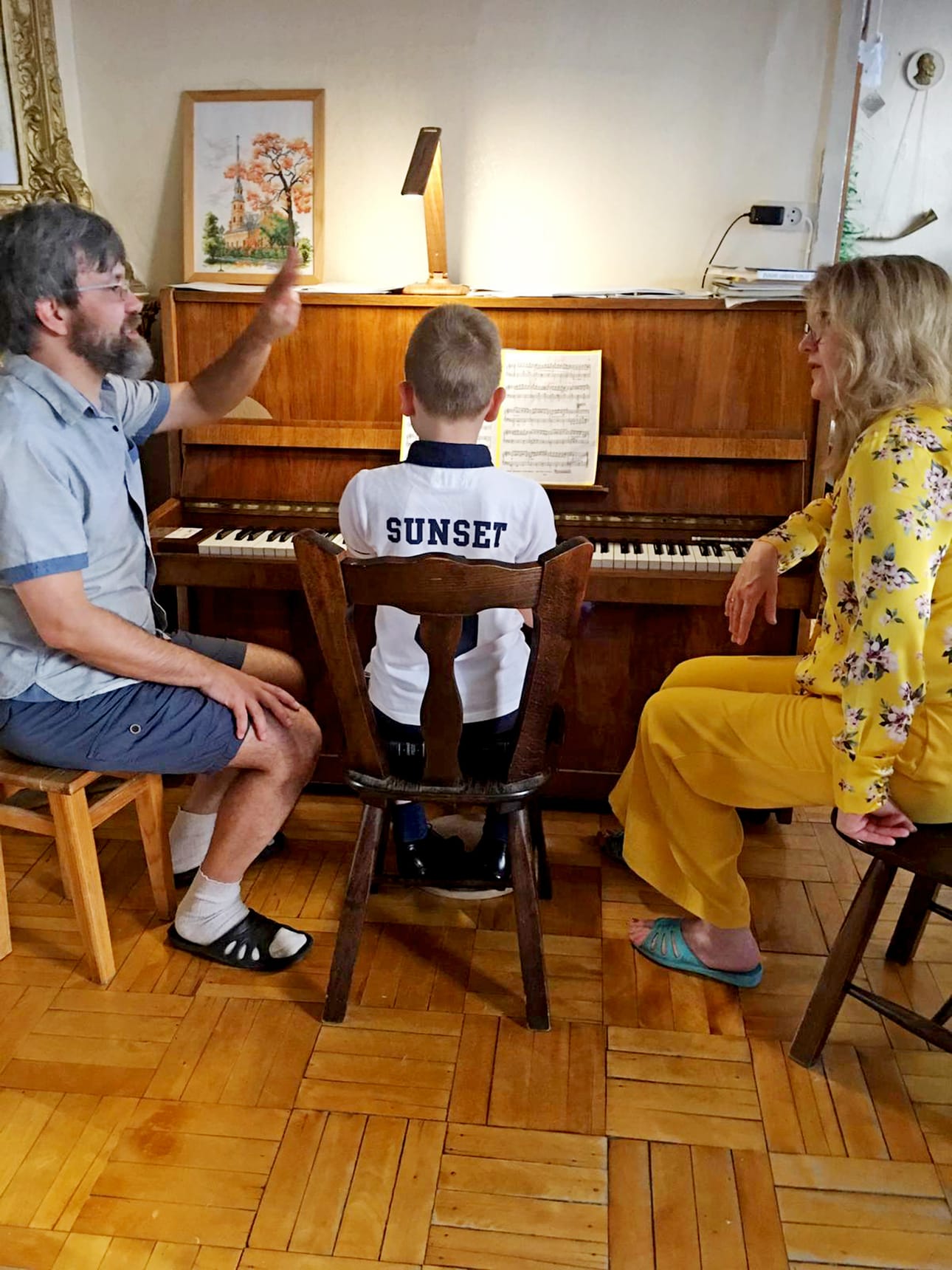 Kesäkuisella musiikkileirillä Pietarissa Nooaa opettivat Dmitry Zhuchenko ja oma opettaja Natalia Murzina.