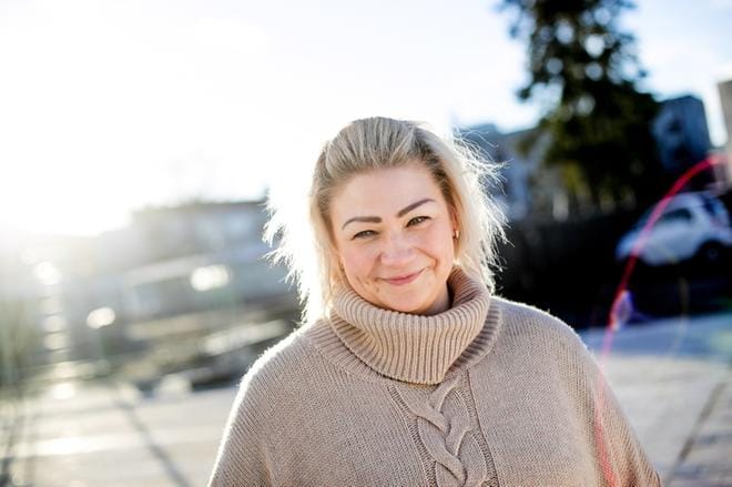 – Periksi ei anneta ennen kuin sydänkäyrä on suora, seinäjokelainen Crista Bergström sanoo ja nauraa. Tulevaisuudelta hän toivoo terveyttä ja onnellisuutta. KUVA: JAAKKO ELENIUS