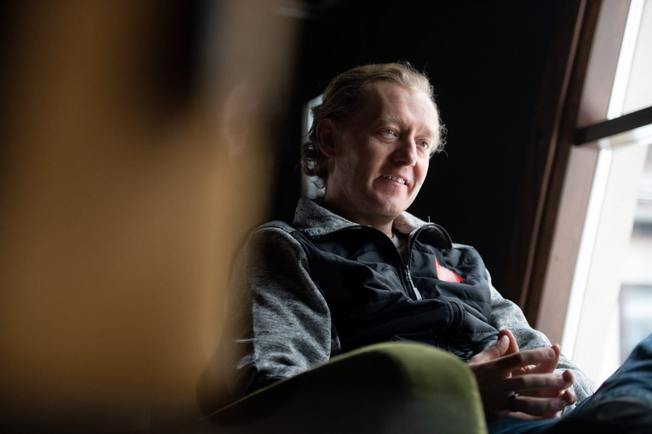 Ville Aho iloitsee kutsusta Linnan juhliin.