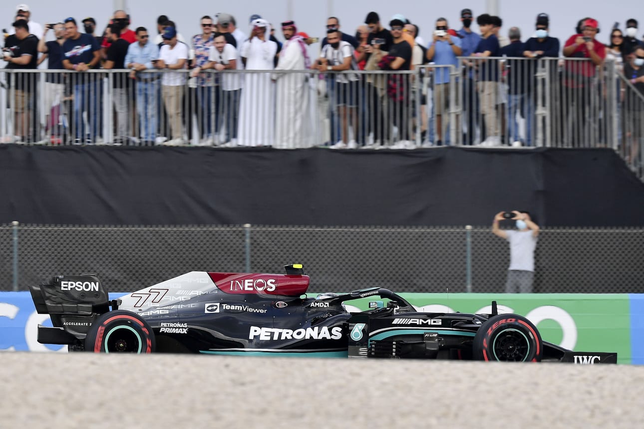 Valtteri Bottas ajoi nopeimman kierrosajan perjantaina Qatarissa.