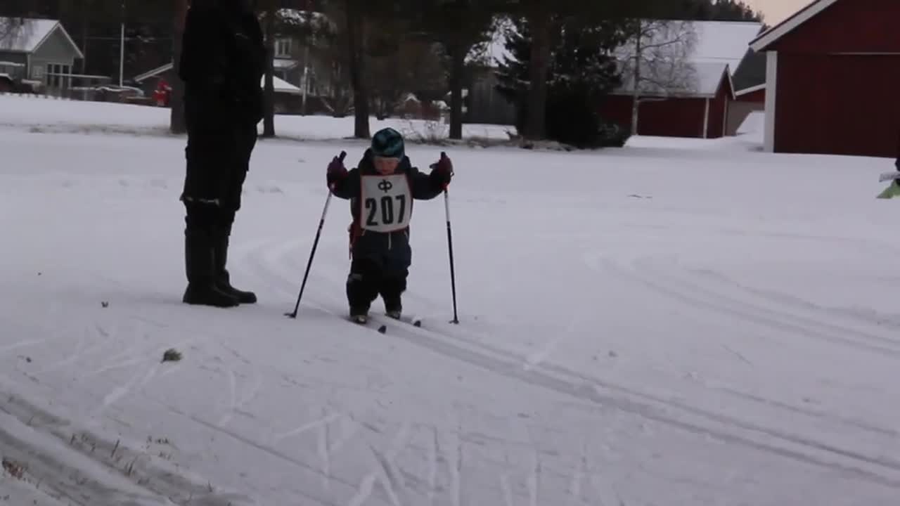 Alpuan talvipäivän nuorin hiihtäjä oli vasta 2-vuotias.