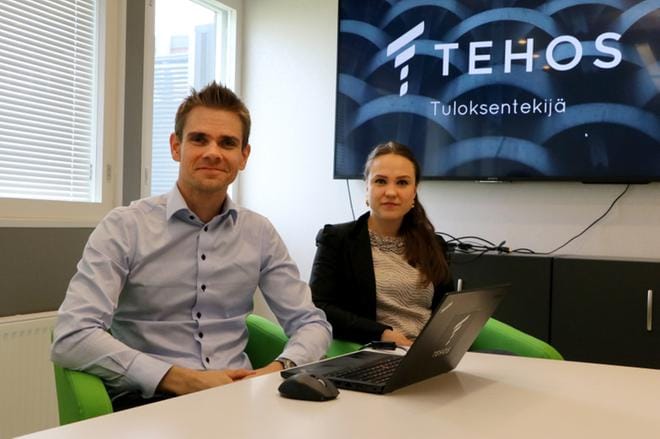 Mikko Jauhonen ja Annika Puro-Aho auttavat teollisuusyrityksiä järkeistämään toimintojaan ja hakemaan kustannussäästöjä. KUVA: OUTI RANTALA