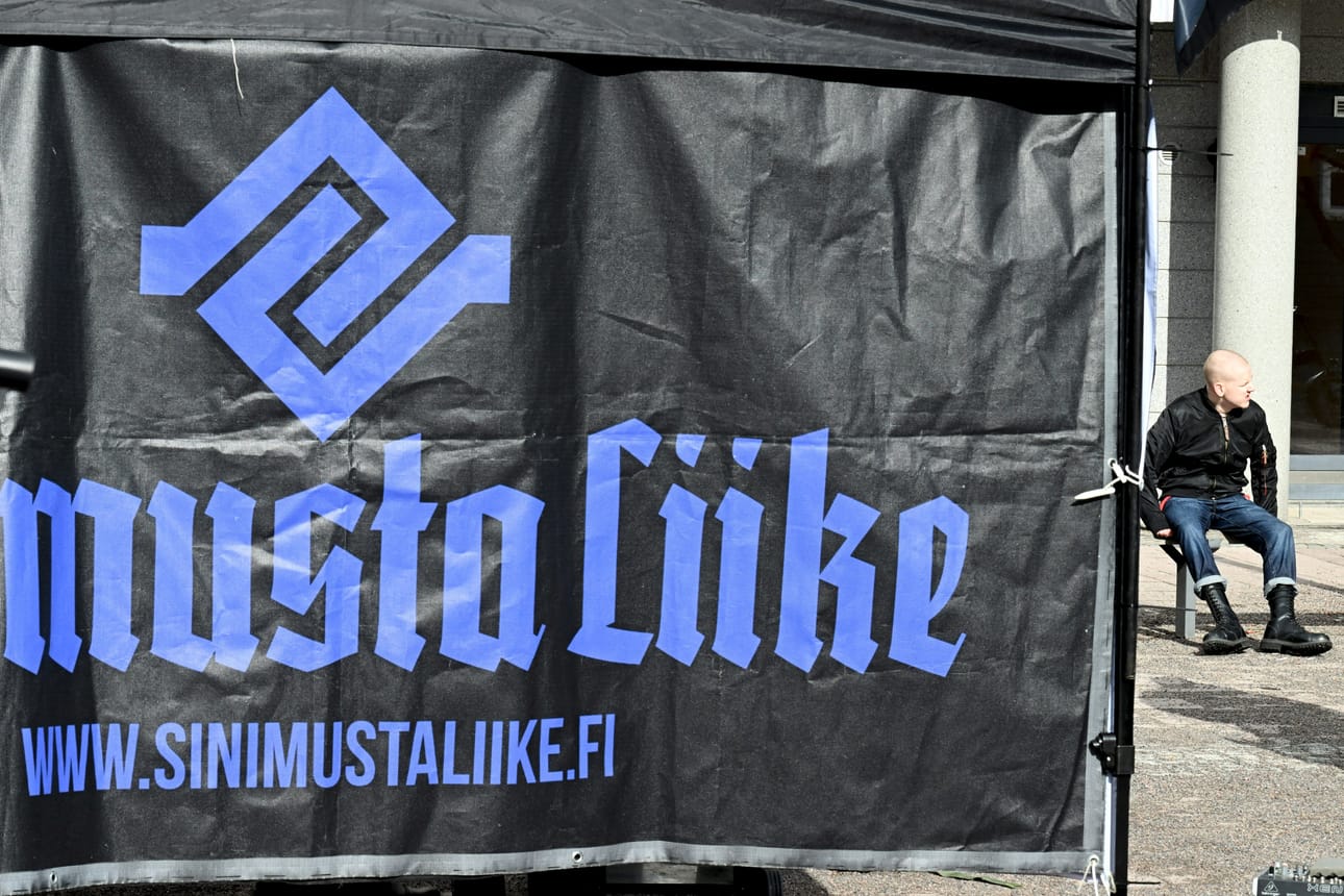 Sinimusta liike on herättänyt huomiota kirjastoihin aikomillaan lukupiireillä.