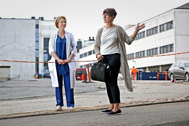 Kirsi Nuolivirta ja Kirsti Saarremaa toivovat, että uusi perhetalo on valmis viiden vuoden kuluttua. KUVA: KARI LÖFHJELM
