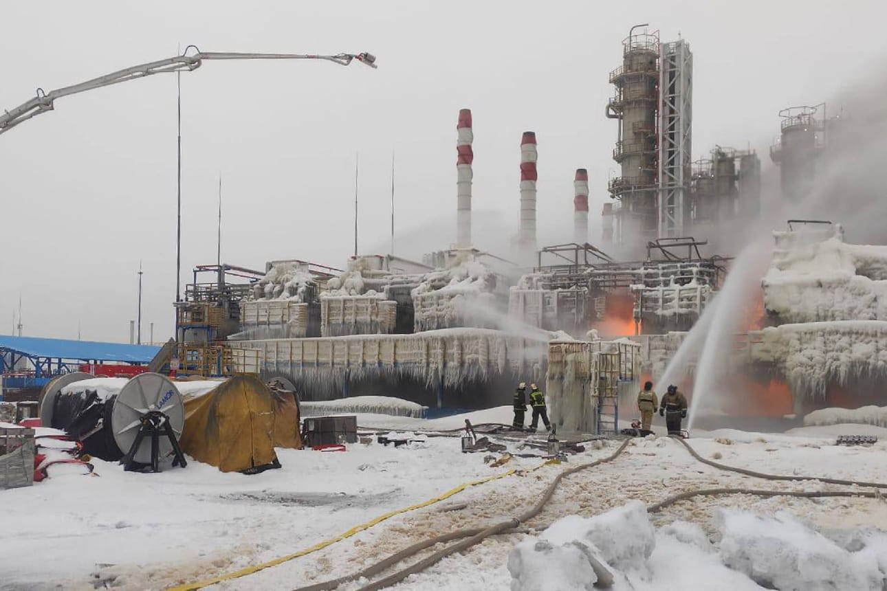 LKS 20240121 This handout photograph published on the official Telegram account of the head of the Kingisepp district administration Yuri Zapalatsky on January 21, 2024, shows rescuers working to extinguish a fire at a natural gas terminal in the Russian Baltic Sea port of Ust-Luga. A blaze at a natural gas terminal in the Baltic Sea port of Ust-Luga on January 21 was caused by an "external factor", said Novatek, Russia's biggest exporter of liquified natural gas. The operator said there were no victims and the fire was "currently localised", at the site 110 kilometres (70 miles) west of St Petersburg near the Estonian border. AFP / LEHTIKUVA / HANDOUT \\Instructions: RESTRICTED TO EDITORIAL USE - MANDATORY CREDIT "AFP PHOTO / Telegram account @yuri_zapalatskiy" - NO MARKETING NO ADVERTISING CAMPAIGNS - DISTRIBUTED AS A SERVICE TO CLIENTS