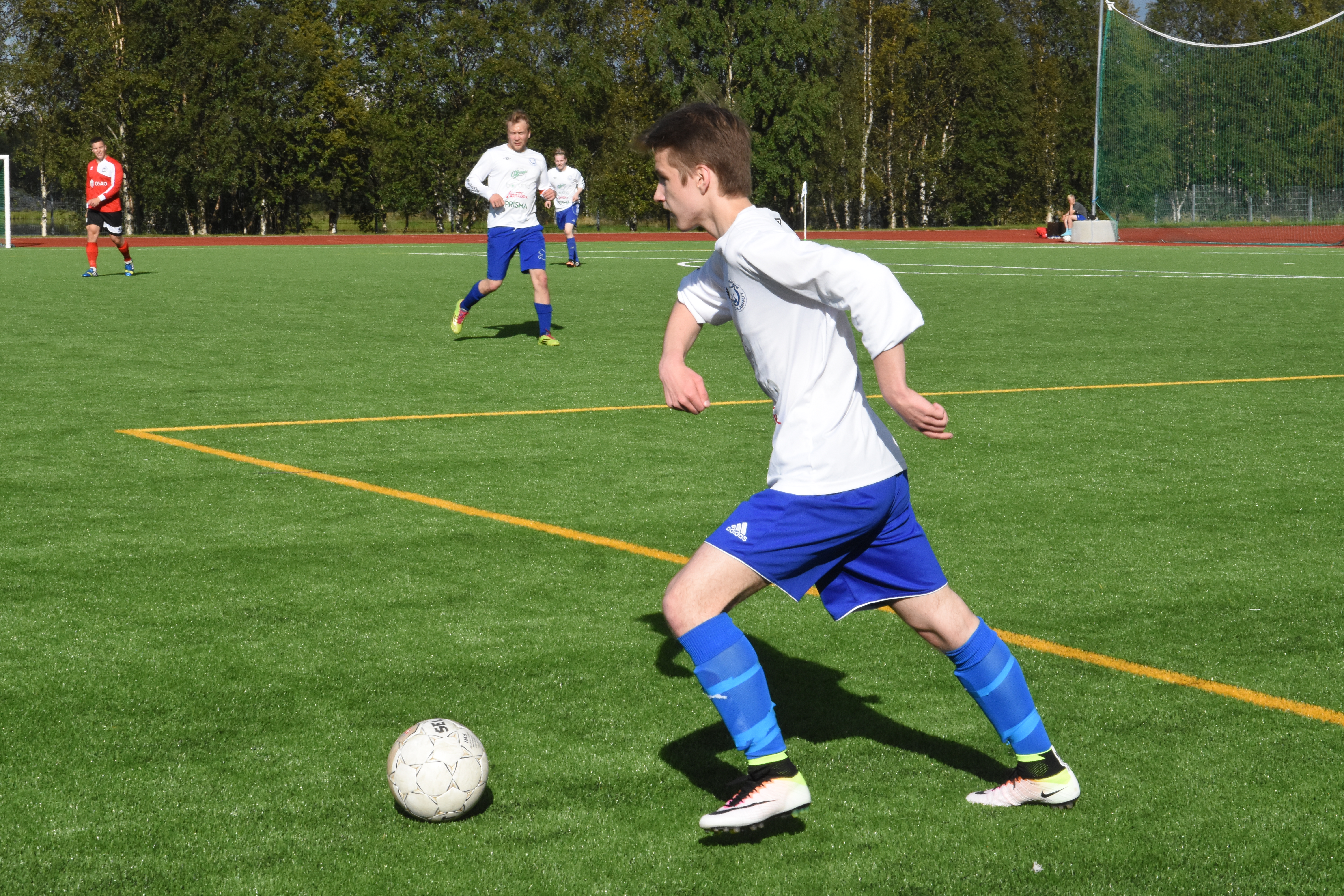 FC PaKa pisti lauantaina vastaan Kurenpojille. Joona Paanasen syöttö lähti hyvin uudella nurmella.