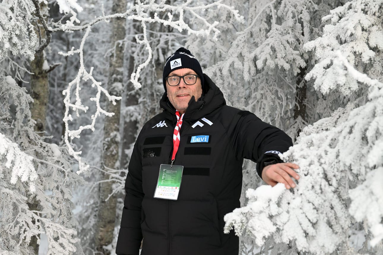 Kovilla pakkasilla Jouni Palosaaren mukaan asiakkaita on rinteessä yhtä monta prosenttia vähemmän kuin on pakkasta.