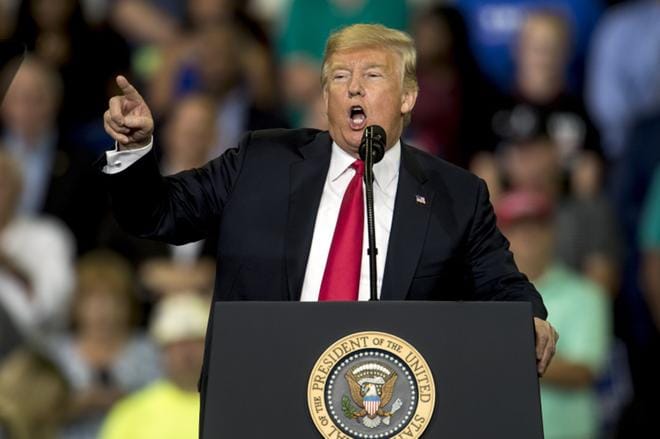 Presidentti Donald Trump jatkaa poliittista uhitteluaan uhkaamalla, että Yhdysvallat vetäytyy kokonaan Maailman kauppajärjestöstä, ellei se ala kohdella suurvaltaa aiempaa paremmin. KUVA: