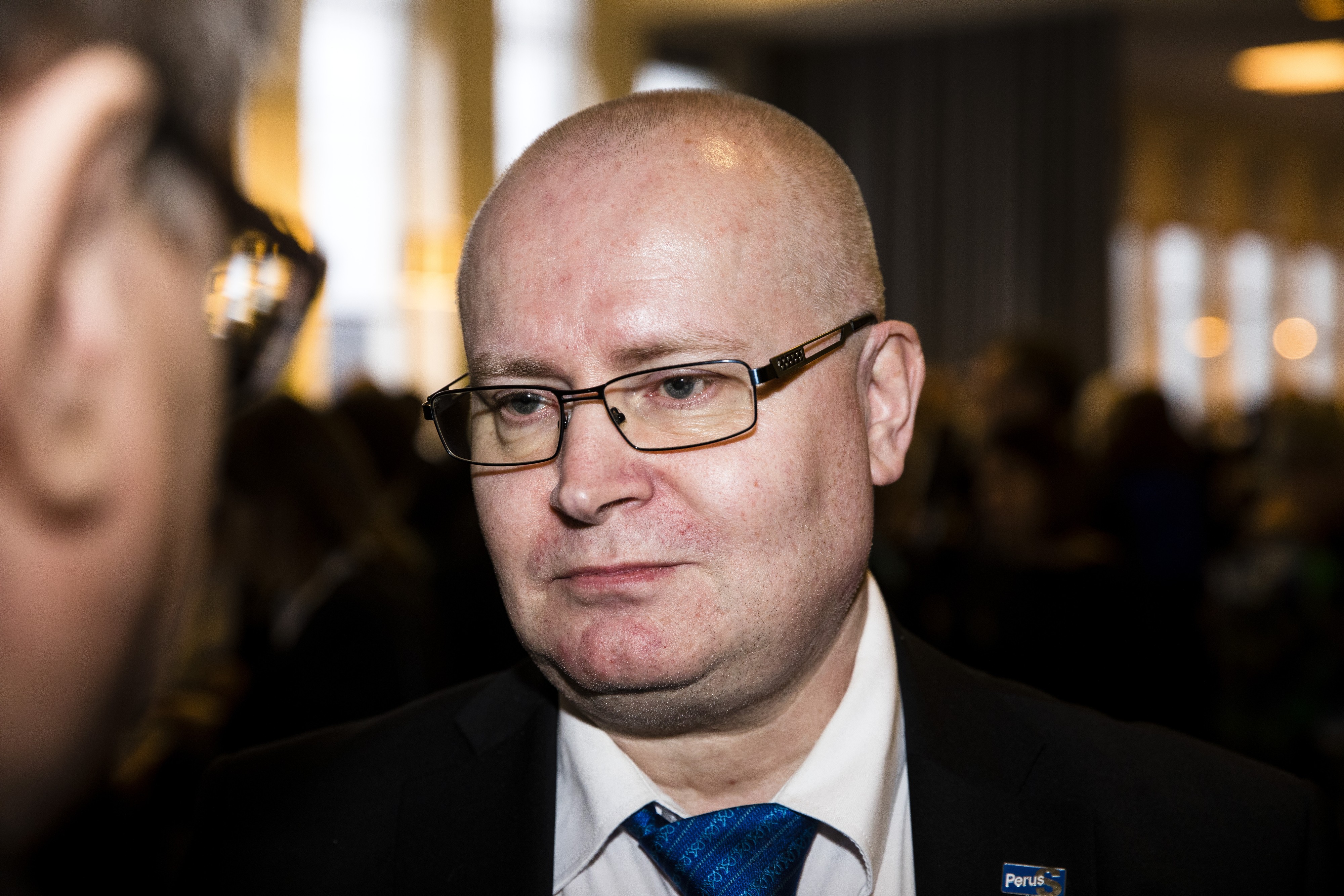 Entinen työministeri Jari Lindström kirjoittaa kirjaa.