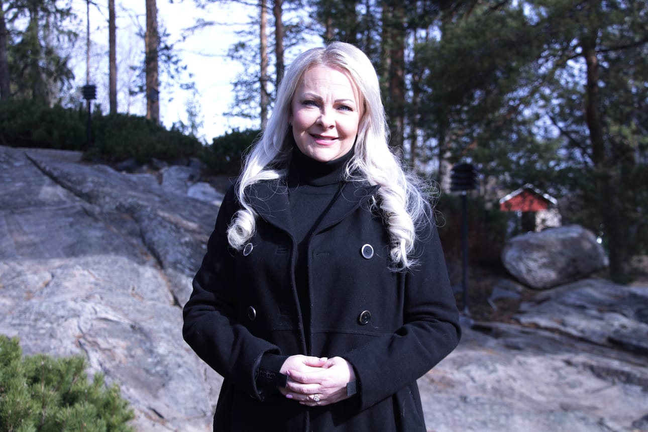 Merja Männistö työskentelee hoitotyön lehtorina Oulun ammattikorkeakoulussa. Männistö väitteli terveystieteiden tohtoriksi helmikuussa. Väitöstutkimuksessa hän perehtyi etäopiskeluun ja -opetukseen hoitoalalla.
