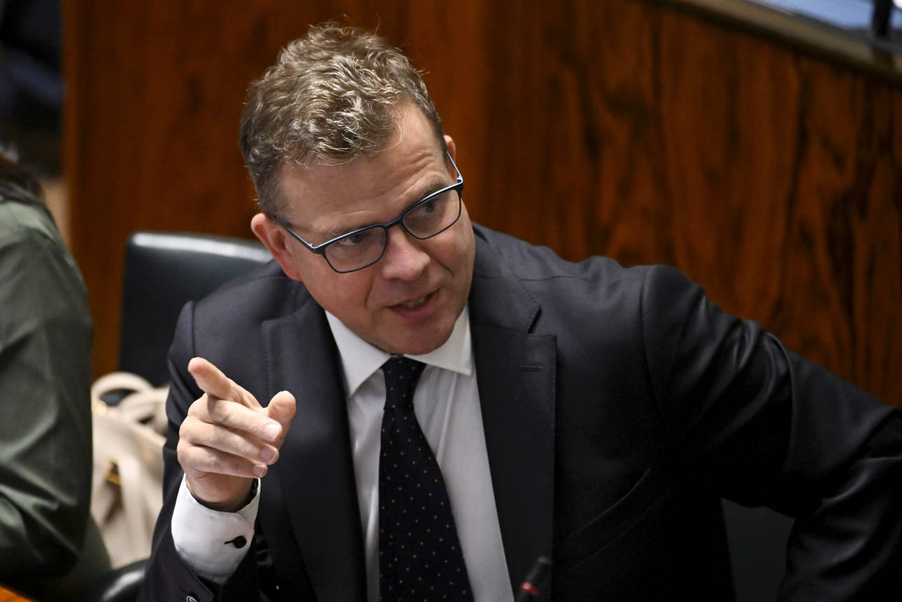 Hallitus kokoontuu tiistaina päättämään ensi vuoden taloudenpidosta. Arkistokuvassa pääministeri Petteri Orpo (kok.). LEHTIKUVA / Emmi Korhonen