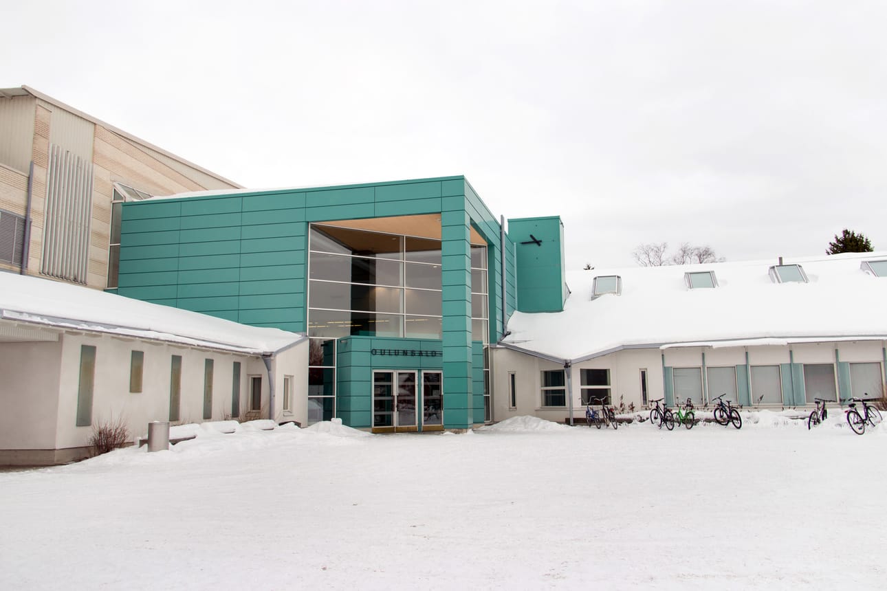 Oulunsalon lukio toimii tällä hetkellä Oulunsalo-talossa.