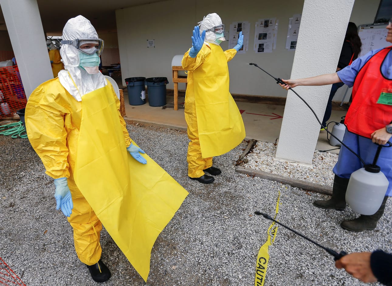 Ebolapotilaiden hoito vaati tarkkaa suojautumista