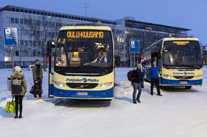 Oulun ja Kuusamon välille käyttöön otettu erikoispikavuoro täpötäynnä matkustajia – Oulusta ei ole Koillismaalle enää asiaa jouluksi julkisilla liikennevälineillä