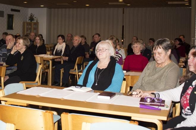 Kirkkoherran virkaa hakeneilta uskaltauduttiin kyselemään koko kirjo kysymyksiä tunnin aikana.