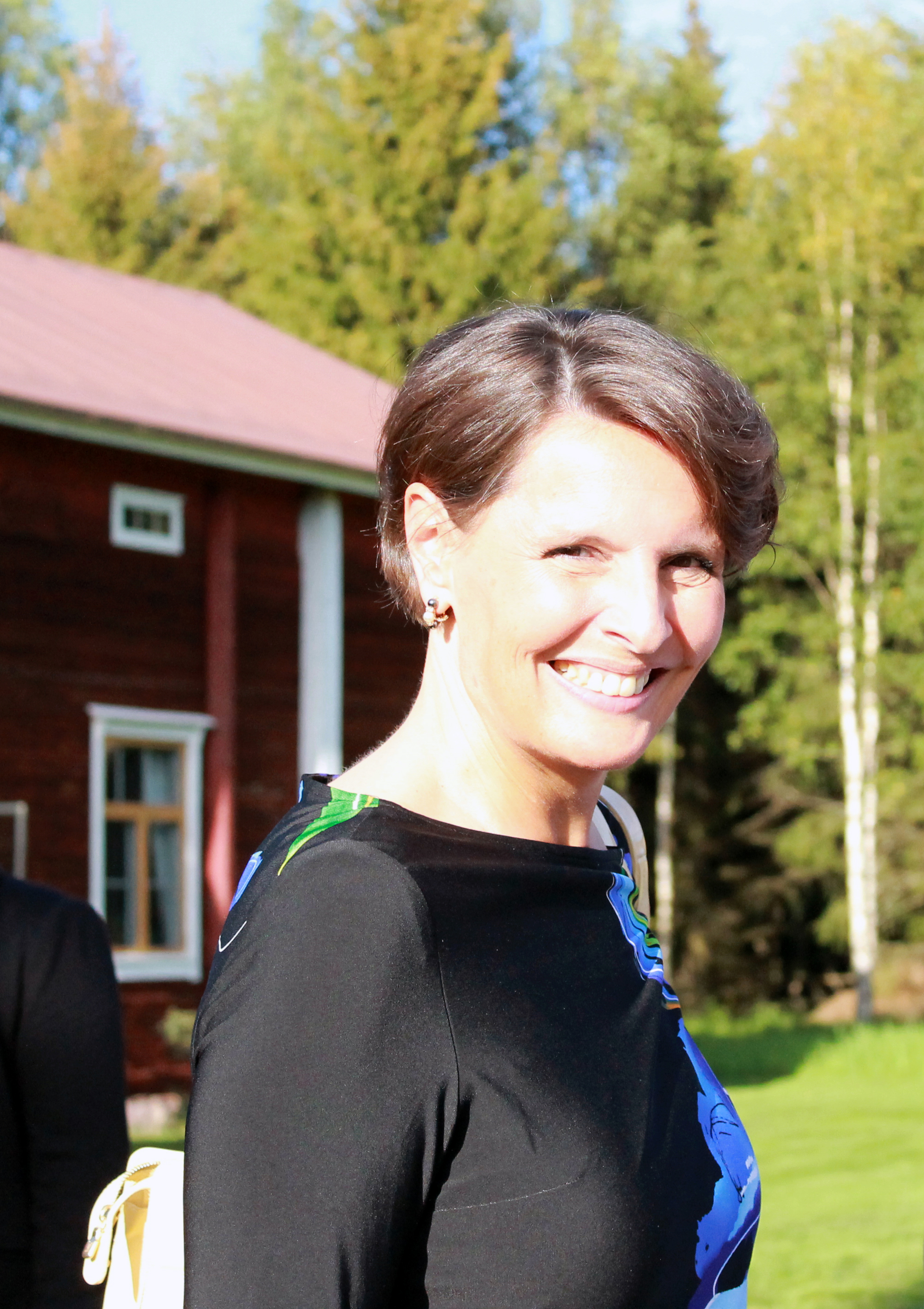 Liikenne- ja viestintäministeri Anne Berner aikoo paneutua verkkoyhteyksien parantamiseen.