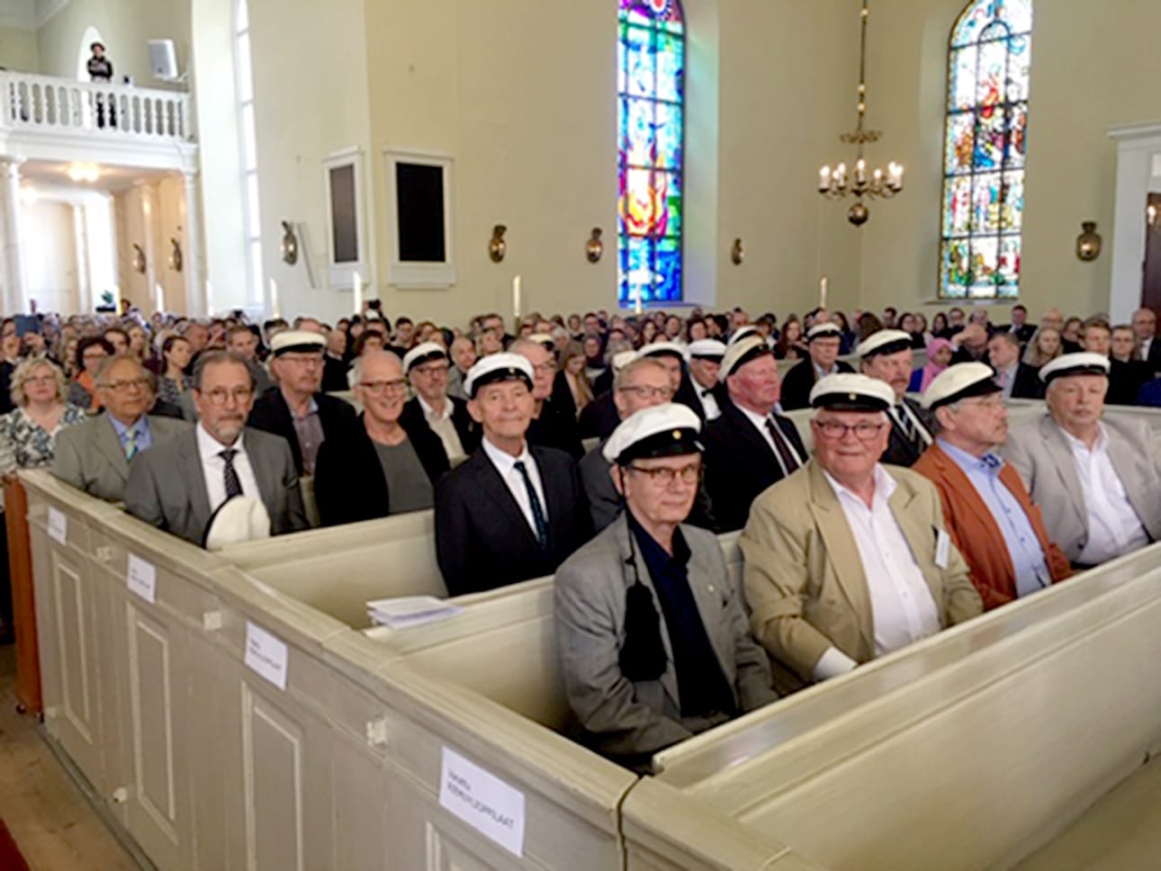 Riemuylioppilaat oli kutsuttu kunniavieraiksi uusien ylioppilaiden lakitukseen Oulun tuomiokirkkoon.