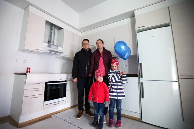 Jarkko ja Kaisa Harju tulivat lastensa Linnean ja Siljan kanssa mielenkiinnon vuoksi. Korttelilla on heidän mielestään hyvä sijainti.