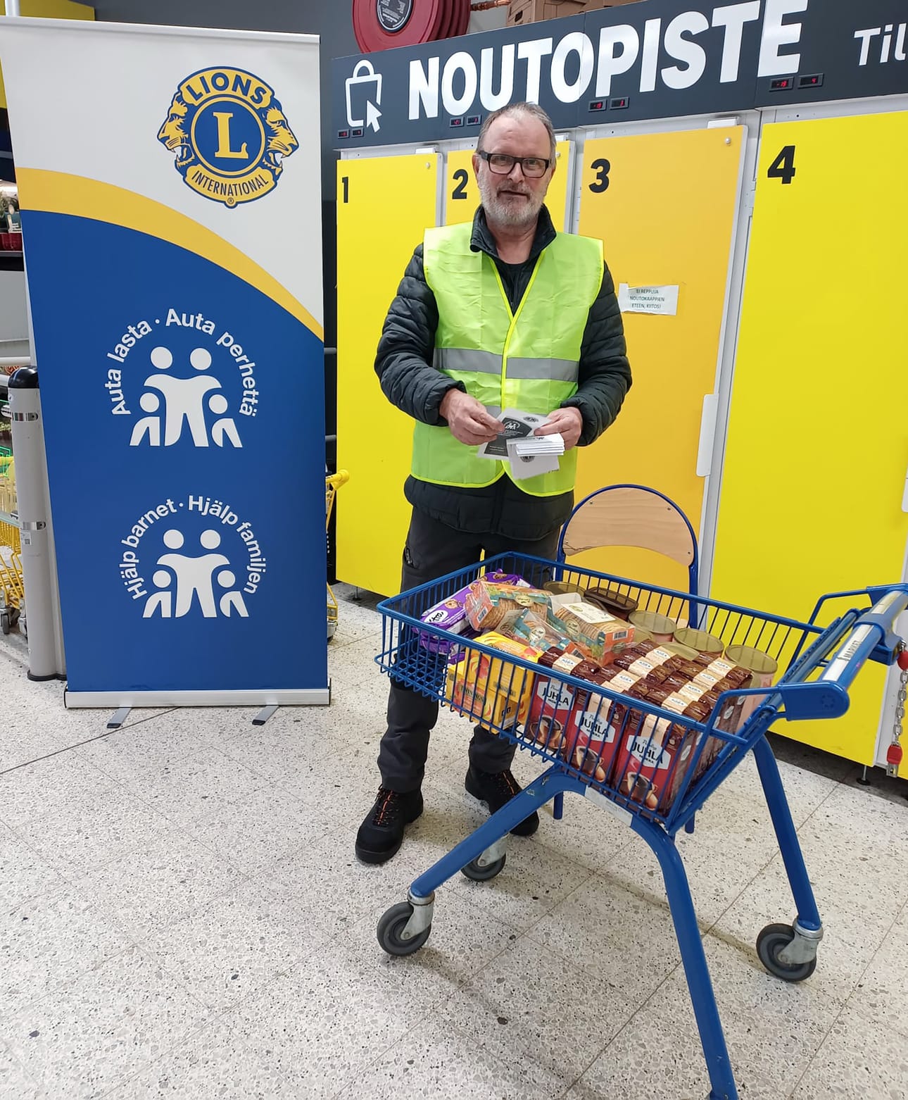 Jari Niemi toimii Oulaisten Lion Klubin sihteerinä. Hän on kiitollinen kaikille lahjoittajille, jotka osallistuivat avokätisesti paikallisten perheiden auttamiseen.
