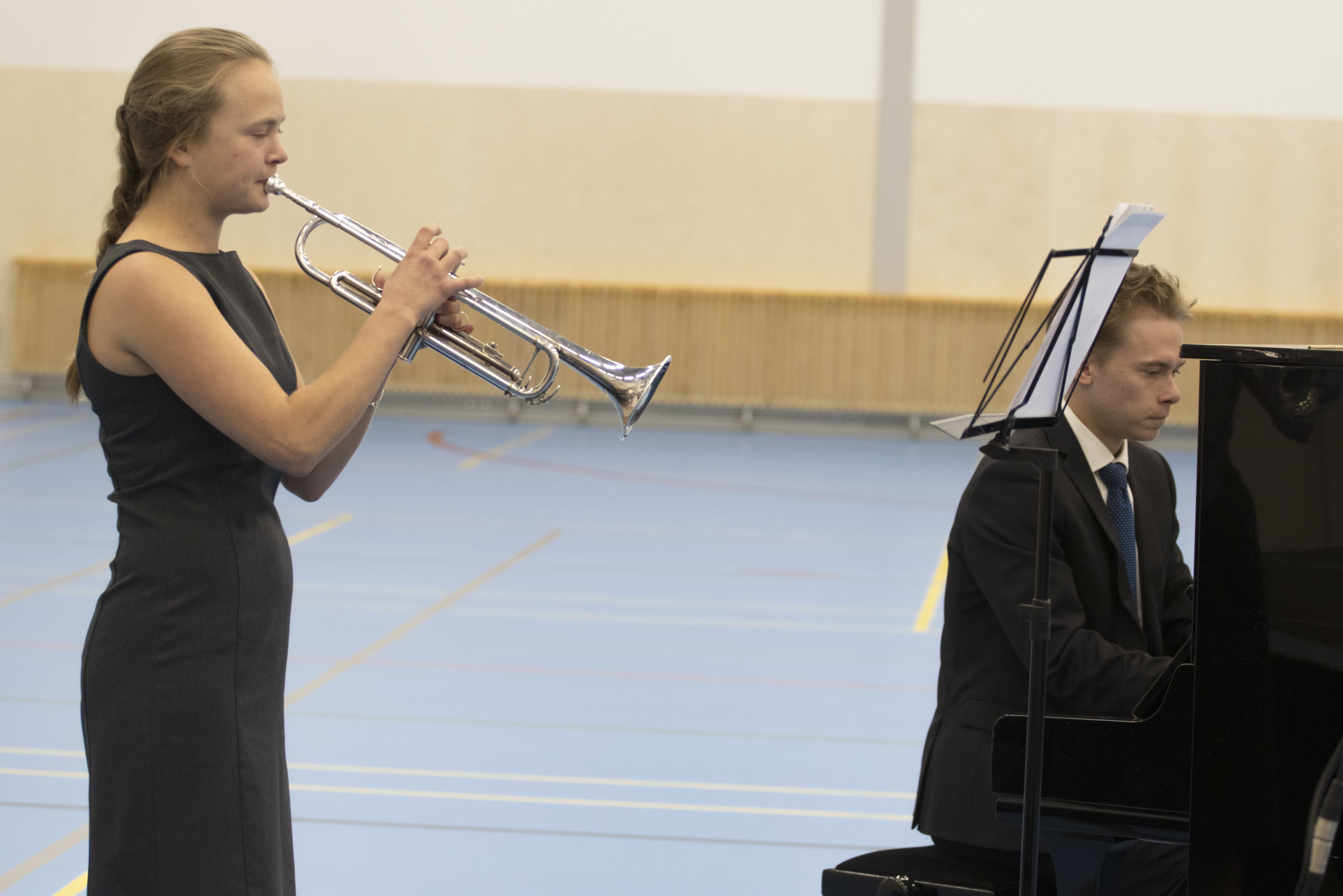 Linnea Ervastin ja Henry Yrjänän yhteisesiintyminen oli upeaa kuultavaa. Trumpet Tune kaikui komeasti juhlatilassa.