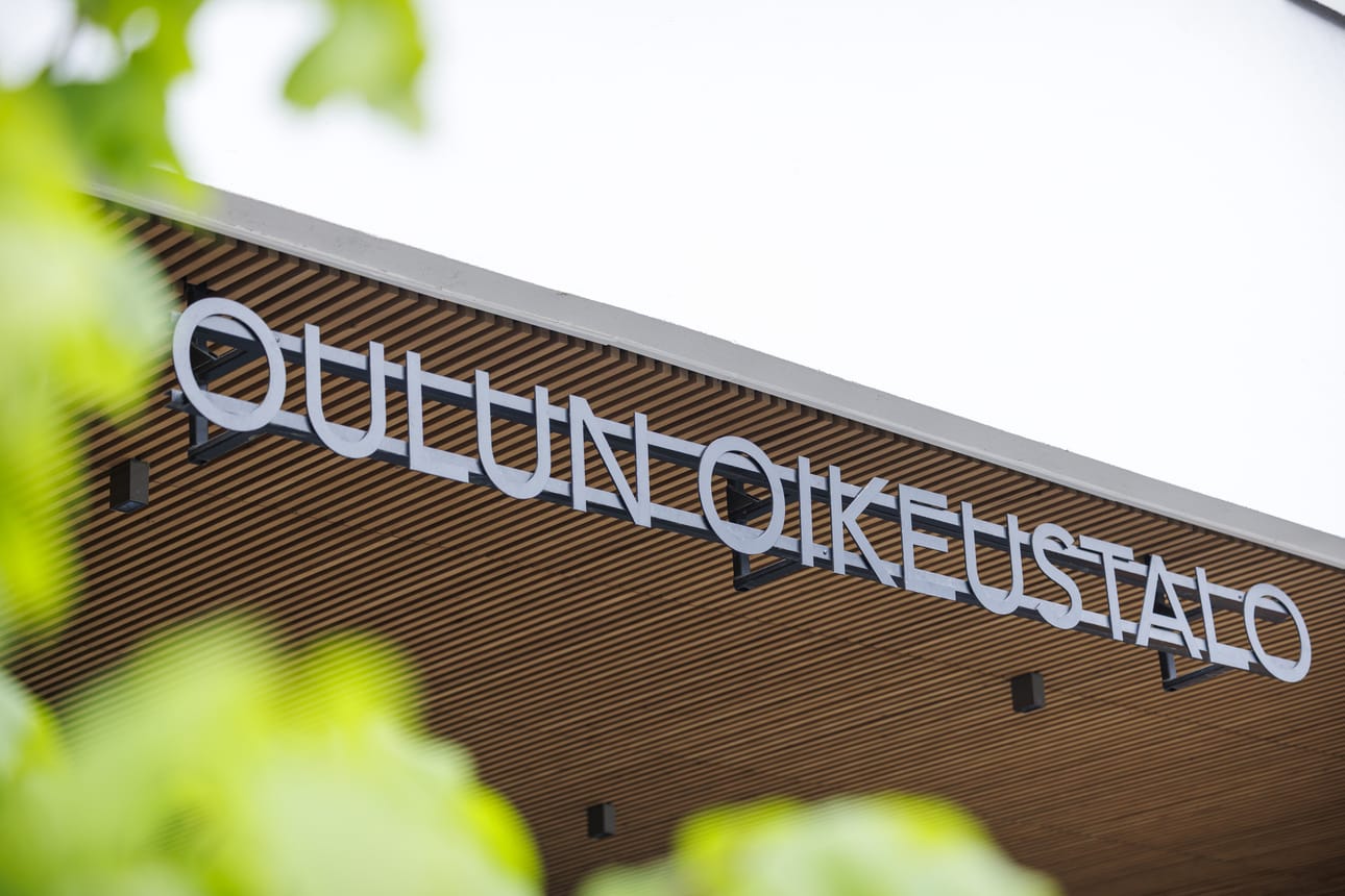Syytteitä käsiteltiin Oulun oikeustalolla useita päiviä.