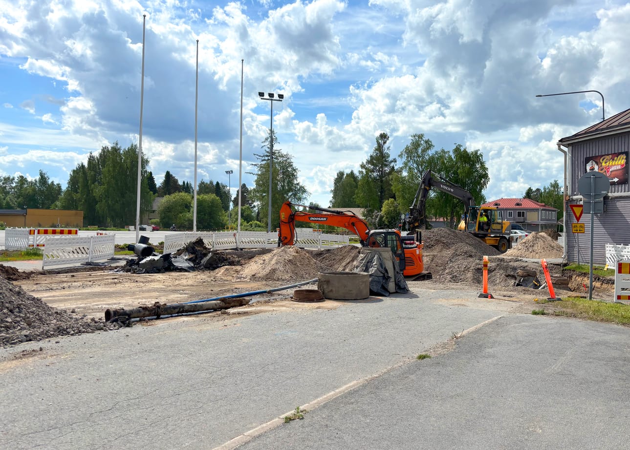 Kauppatien vesihuoltoverkoston saneeraustyöt on tarkoitus saada valmiiksi heinäkuun puoleenväliin mennessä.