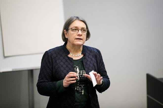 Professori Armi Temmes Aalto-yliopistosta vieraili Etelä-Pohjanmaan energiapäivillä keskiviikkona. Hän puhui ammattilaisille kaukolämmön energiantuotannon uusista mahdollisuuksista.KUVA: KRISTA LUOMA