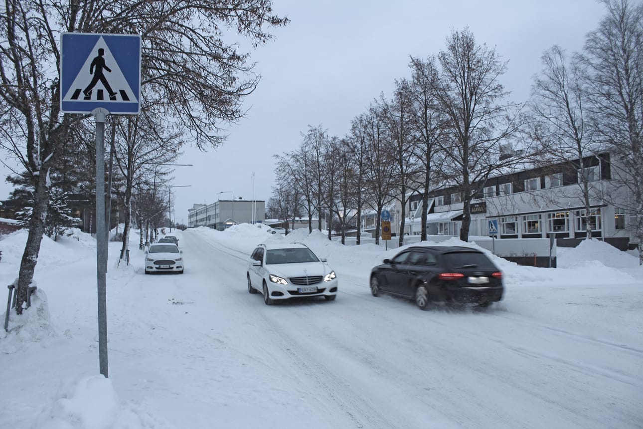 Alavuden keskustaajaman ajoneuvoliikenne oli talvisena arki-iltapäivänä rauhallista.