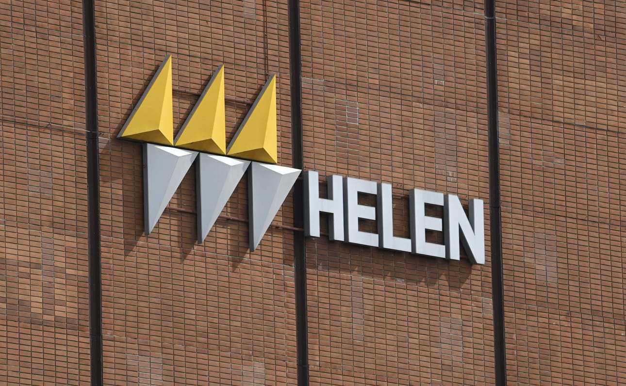 Mielenosoittajat yrittivät estää venäläisen kivihiililastin toimittamisen energiayhtiö Helenin voimalaitokselle. LEHTIKUVA / HEIKKI SAUKKOMAA