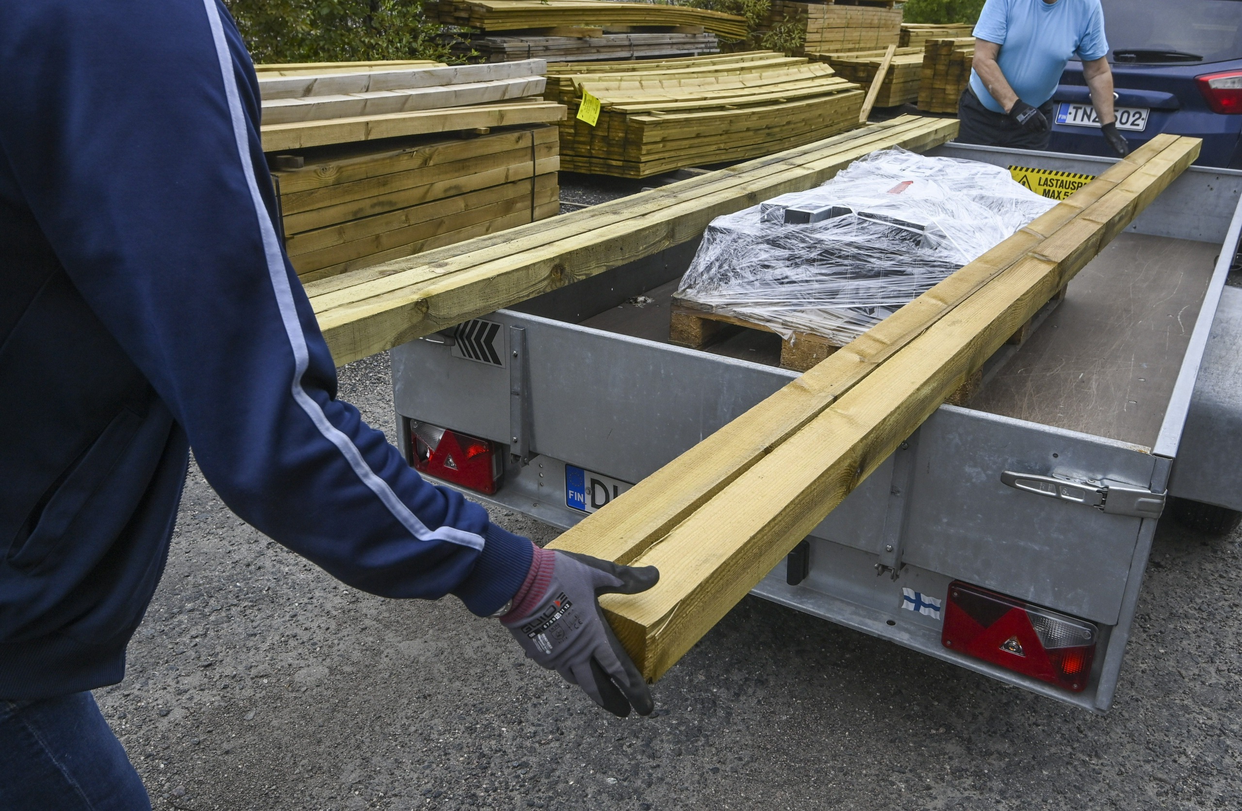 Kovin terassirakentamisen buumi tuli ja meni, mutta vasaraa ei ole heitetty nurkkaan