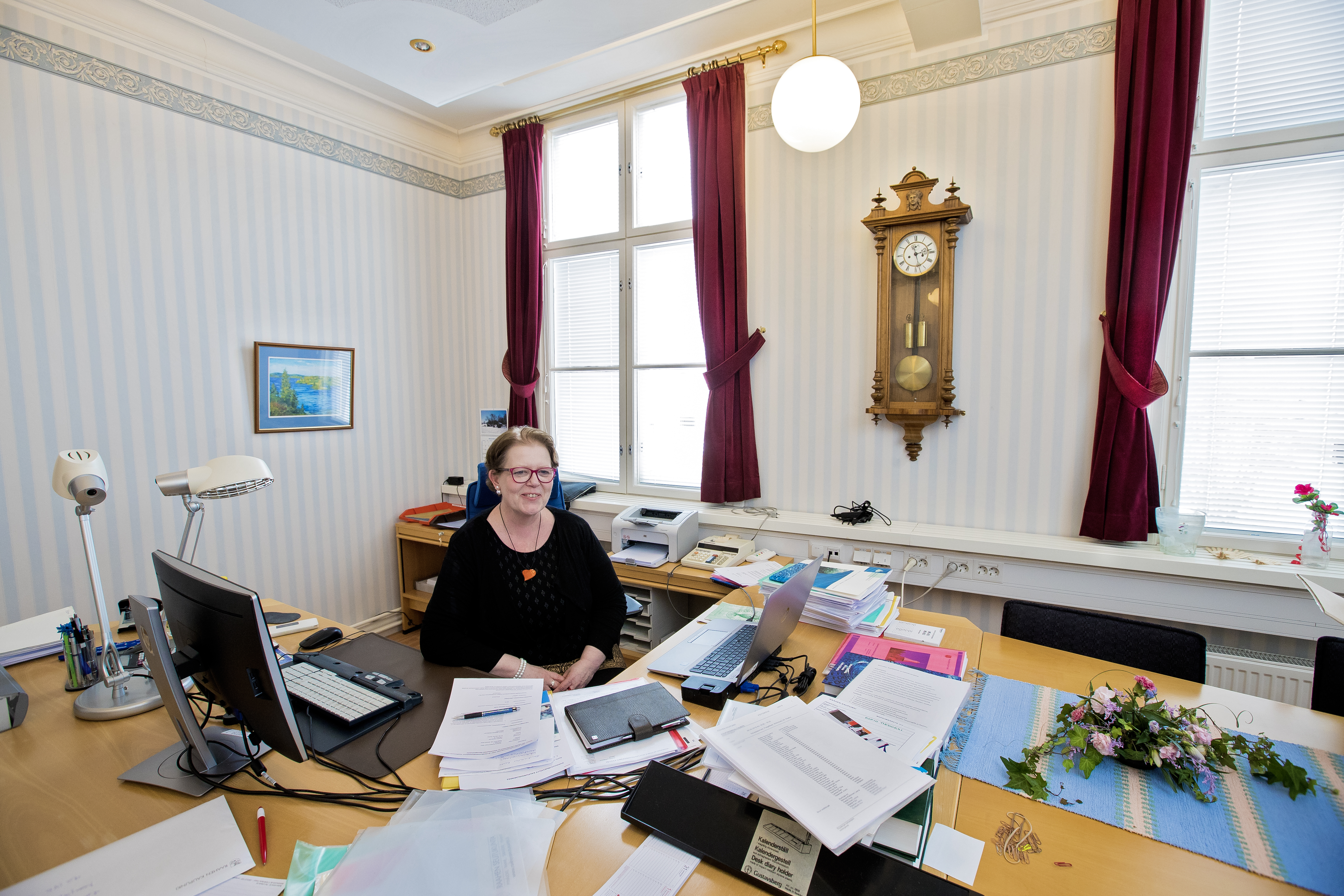 Raahen kaupunginlakimies Leena Mikkola-Riekkinen astuu uusiin isoihin tehtäviin ja alkaa valmistella sopimuksia maakuntaa varten.