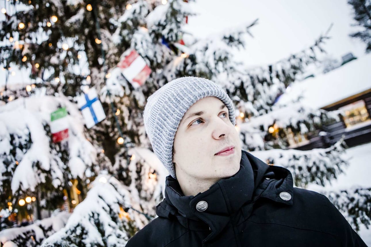 Joonas Huhta. Esikoiskirjailija työskentelee resurssiopettajana Rovaniemen steinerkoulussa.