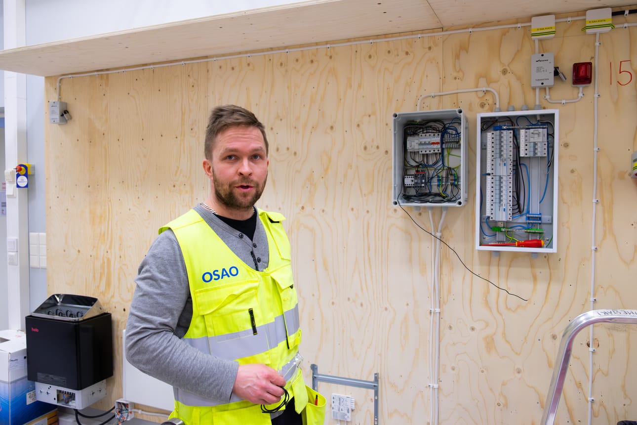 Raunalainen Jaakko Kouva opiskelee Pudasjärvellä sähkö- ja automaatioalaa oppisopimuksella.