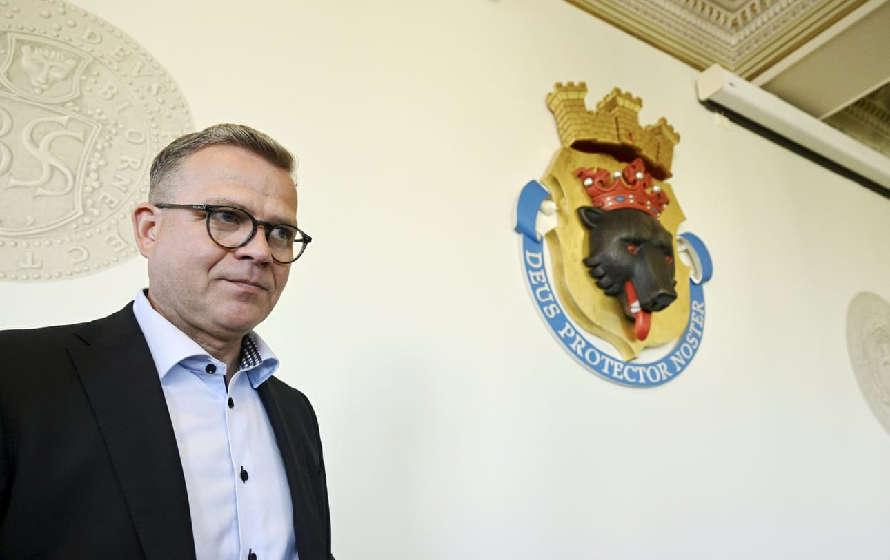 Kokoomuksen puheenjohtaja ja pääministeri Petteri Orpo painotti eilen kesäkokouspuheessaan sitä, että hän tuomitsee rasismin. LEHTIKUVA / MARKKU ULANDER