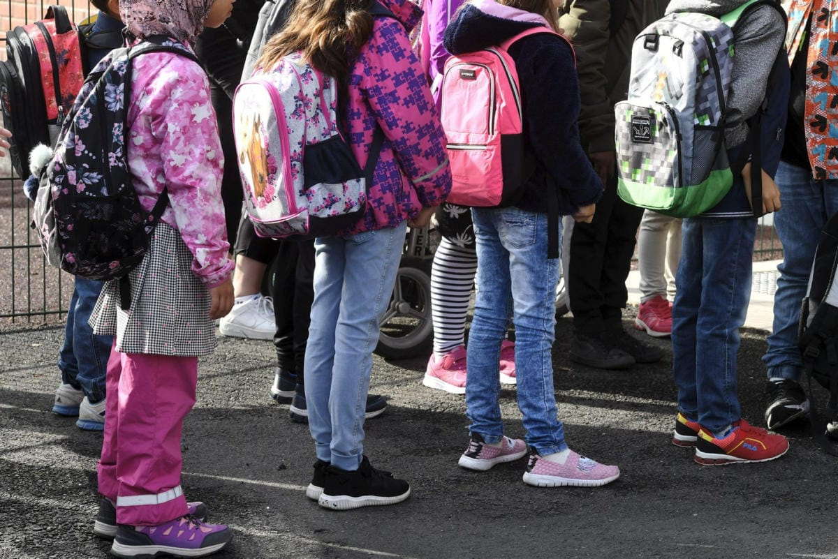 Yksittäisten oppilaiden siirtyminen etäopetukseen on perusopetuslain mukaan yhä mahdollista terveydellisistä syistä. LEHTIKUVA / HEIKKI SAUKKOMAA