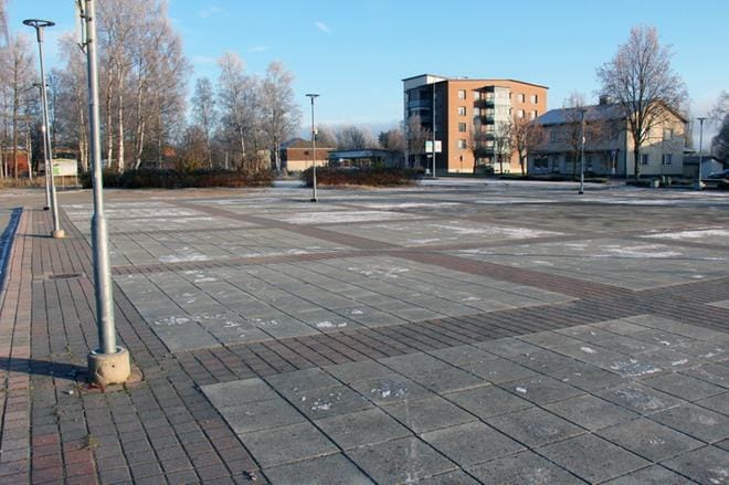 Ensi keväänä Kauhavan torilla on tarkoitus olla kojuja ja toivon mukaan niissä myös myyjiä. KUVA: MIA KÄRKKÄINEN
