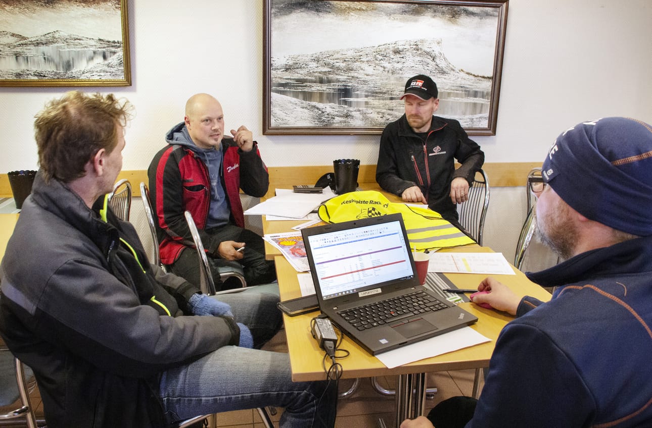Keskipiste Racingin Ari Kuronen (vas.), Antero Hankonen, Jukka Anttila ja Jani Takkinen ovat takavuosina osallistuneet Shell Piippola -ralleihin erilaisin panoksin, mutta hartioita painaakin uudenlainen vastuu tapahtuman pääjärjestäjänä.
