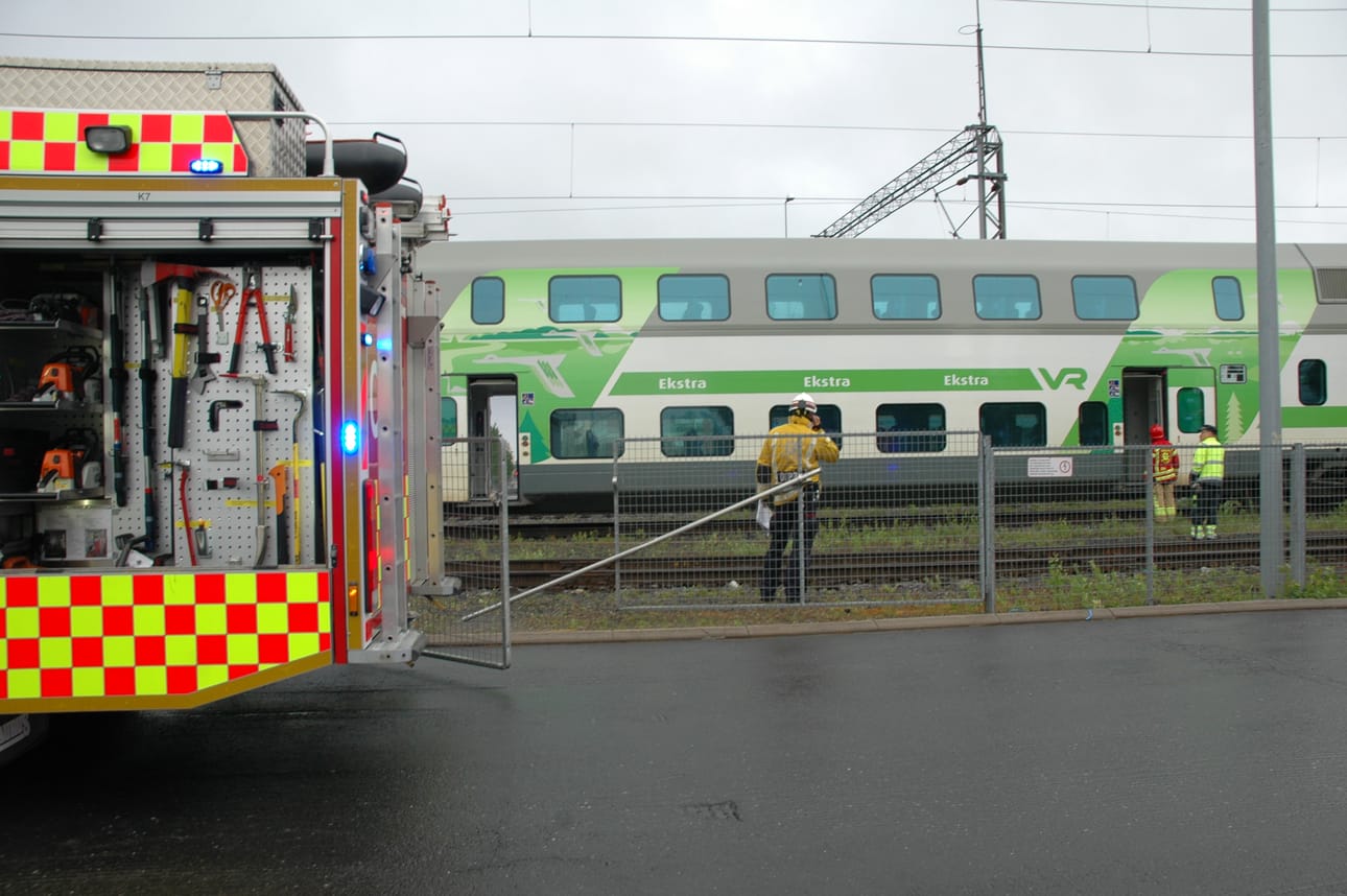 Sähköinen ovimekanismi kärähti junassa Oulun asemalla.