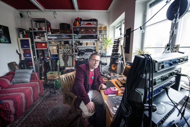Jarmo Saarella on työhuone Helsingin Vallilassa. Useimmiten työn alla on pääprojekti ja monenlaista muuta mielenkiintoista.