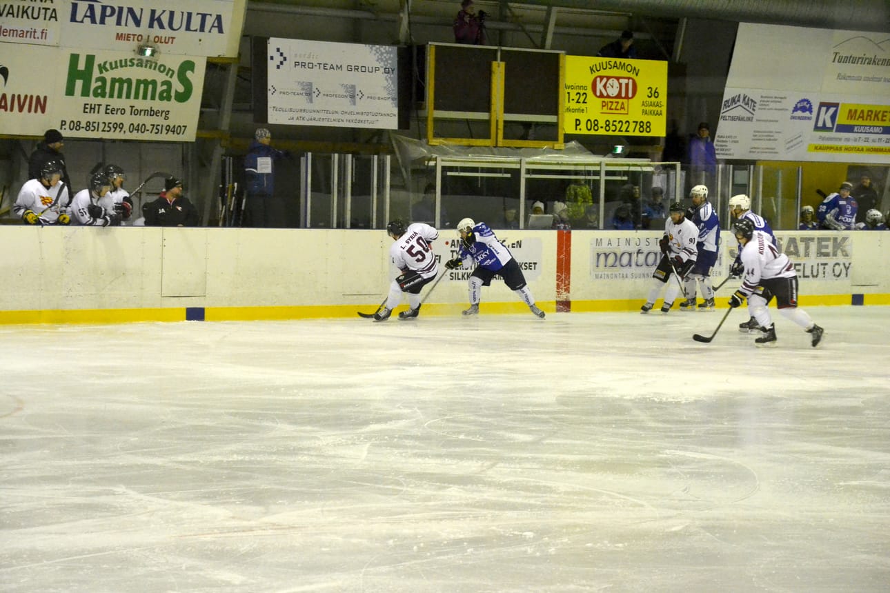 Kiekko-Laser haki pisteet Kuusamon jäähallista lauantaina.