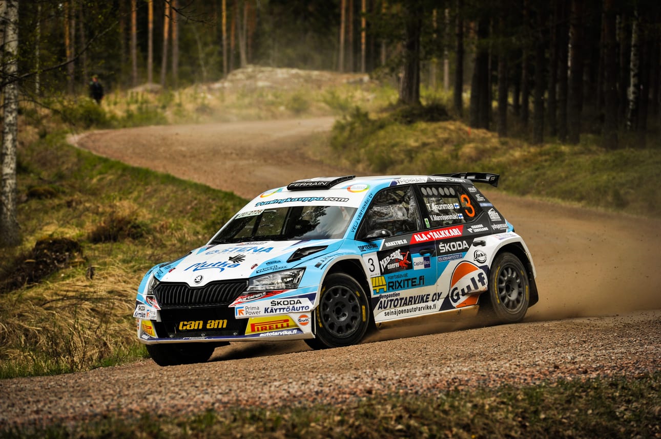 Teemu Asunmaa nousi viimeisellä erikoiskokeella voittoon Turun SM-rallissa. Kausi jatkuu kuukauden päästä Seinäjoella.