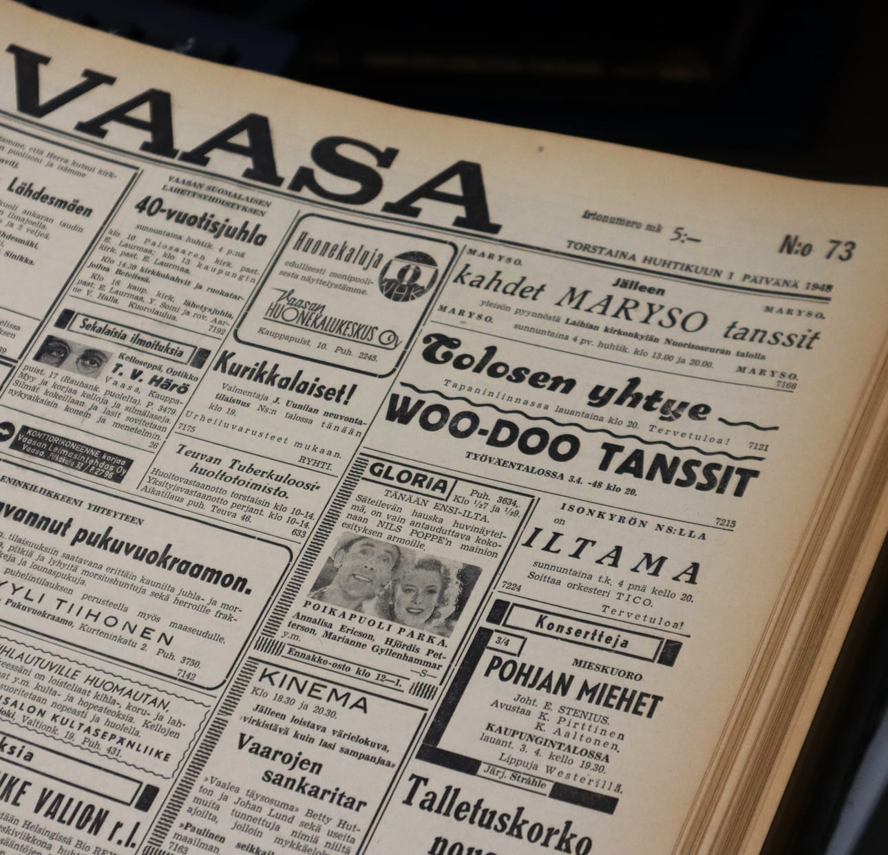 Vaasa-lehden etusivulla oli 1.4.1948 ilmoituksia tansseista ja elokuvanäytöksistä.