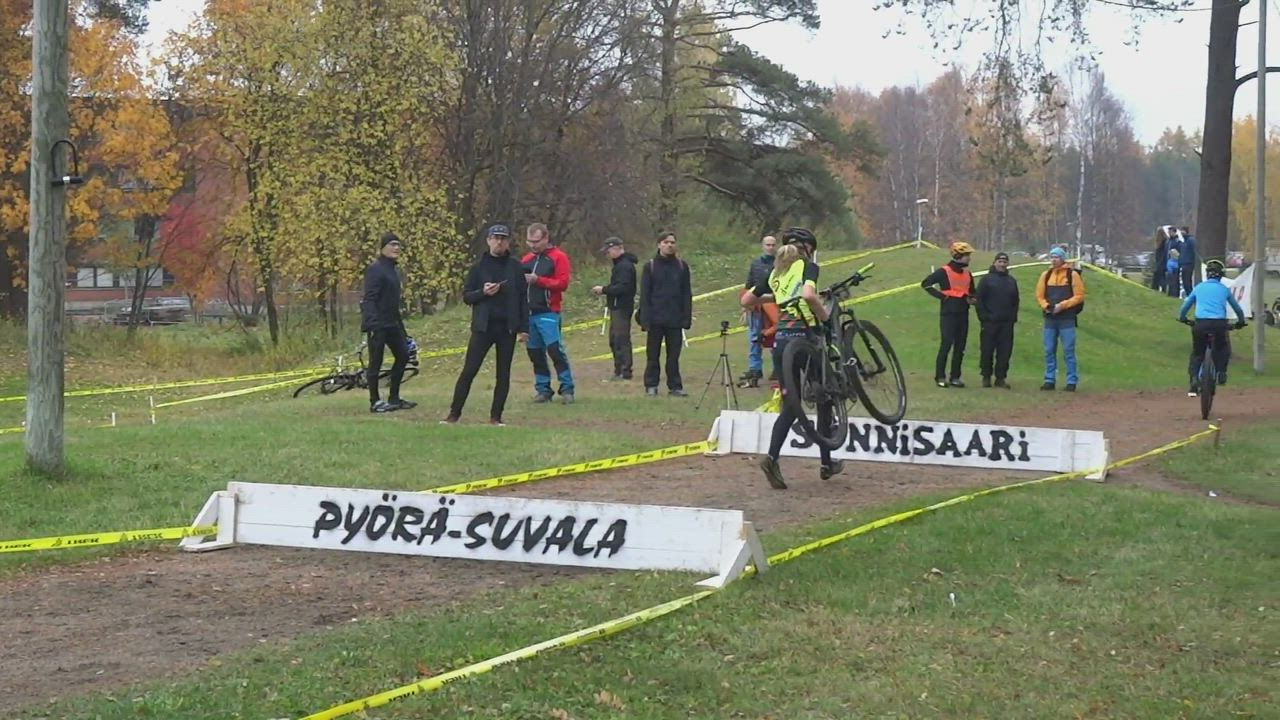 Raksilassa ajettiin pyörillä ja selvitettiin esteitä