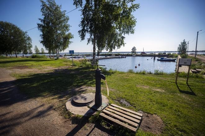 Tähän paikkaan Vaasan vankilanrantaan kaupunkilaiset ovat odotelleet jäätelökioskia viikkotolkulla. KUVA: JARNO PELLINEN