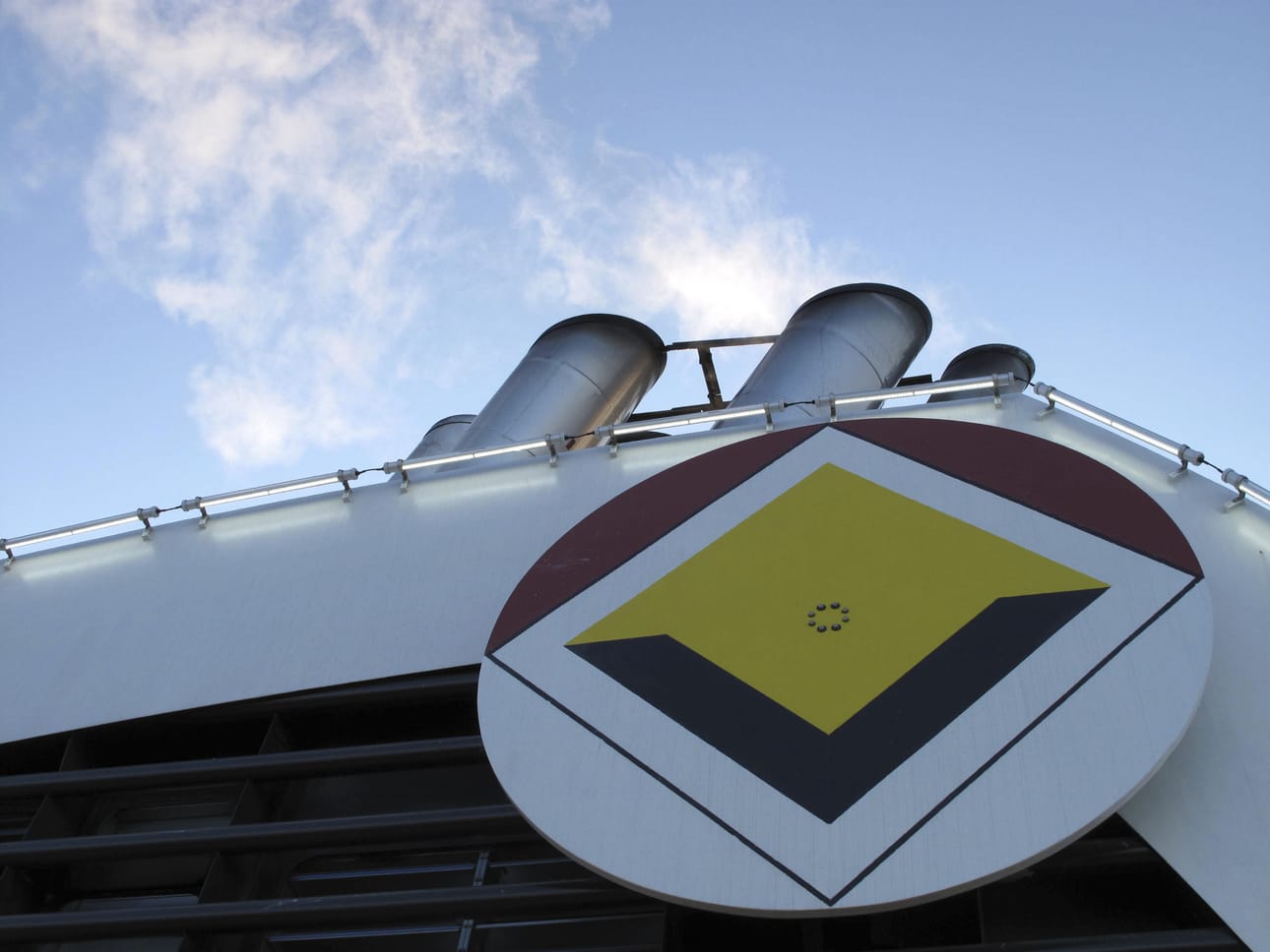 Suomen risteilyalukset ovat edelläkävijöitä alallaan ympäristönsuojelussa. Viking Grace käyttää polttoaineena täysin rikitöntä nestemäistä maakaasua.