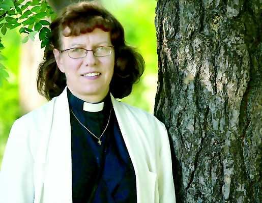 Tuore pastori. Liisa Karkulahti on aloittanut työt Karjasillan seurakunnassa heinäkuun alussa. Hän suhtautuu testiinvarsin kriittisesti. "Asiasta pitää ja varmasti joudutaan keskustelemaan muillakin tavoin kuin pelkän testin kautta.Siihen on olemassa omat fooruminsa", Karkulahti toteaa.
