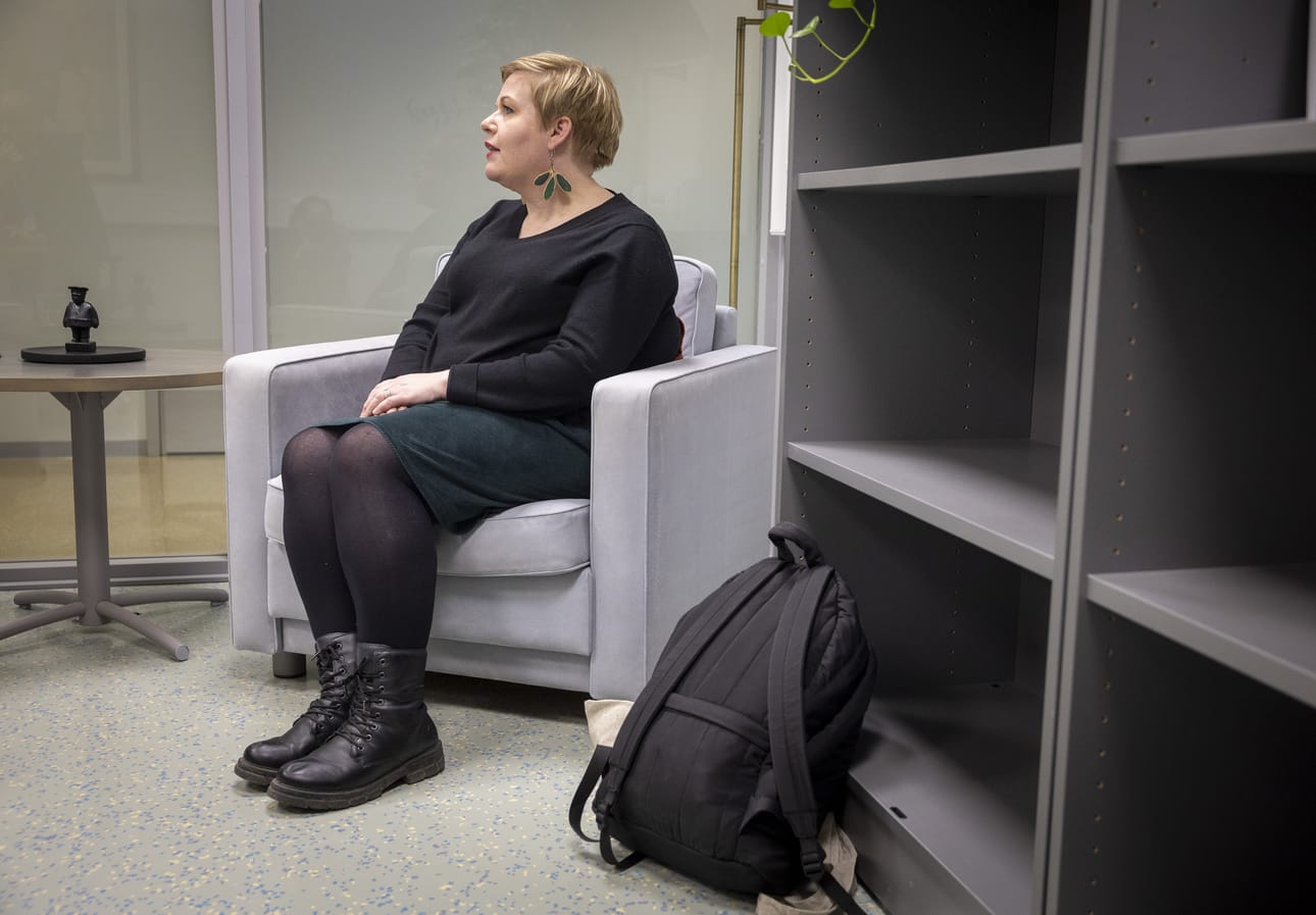 Keskustan entinen puheenjohtaja, nykyinen YTHS:n toimitusjohtaja Annika Saarikko vieraili tiistaina YTHS:n Oulun-toimipisteessä.